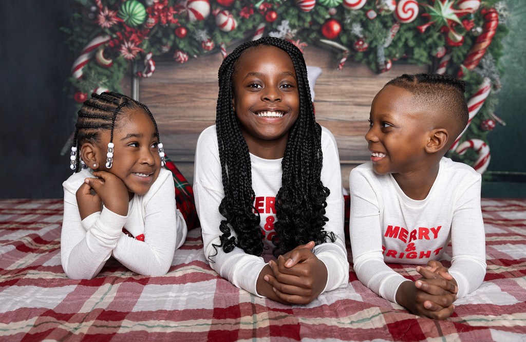 Christmas mini session children laughing minneapolis childrens photographer
