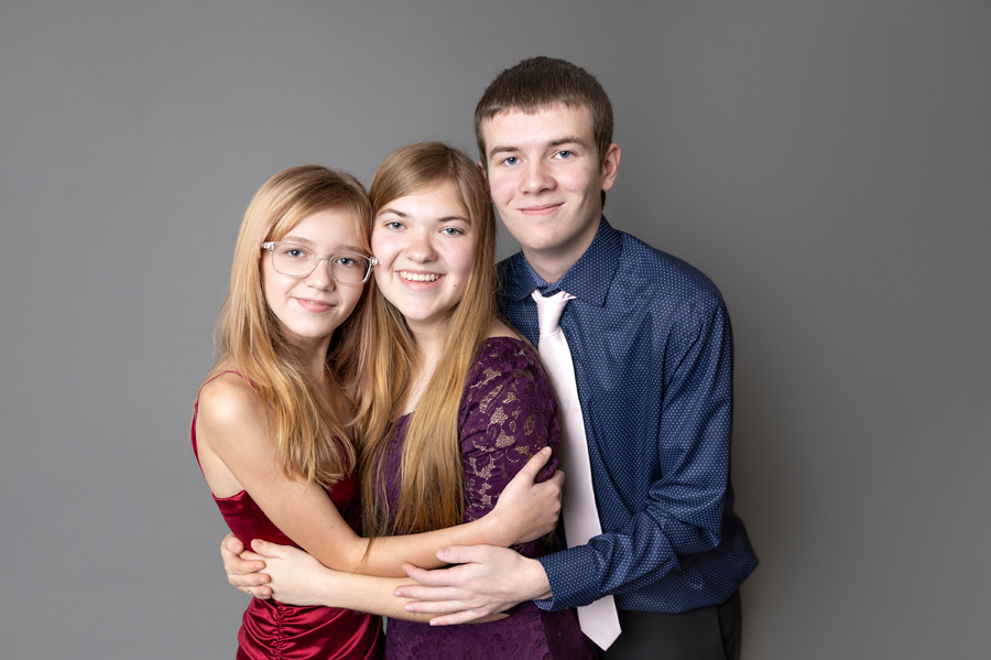 plymouth mn family photographer, minneapolis family photographer, formal family portrait, childrens photographer, sibling photo