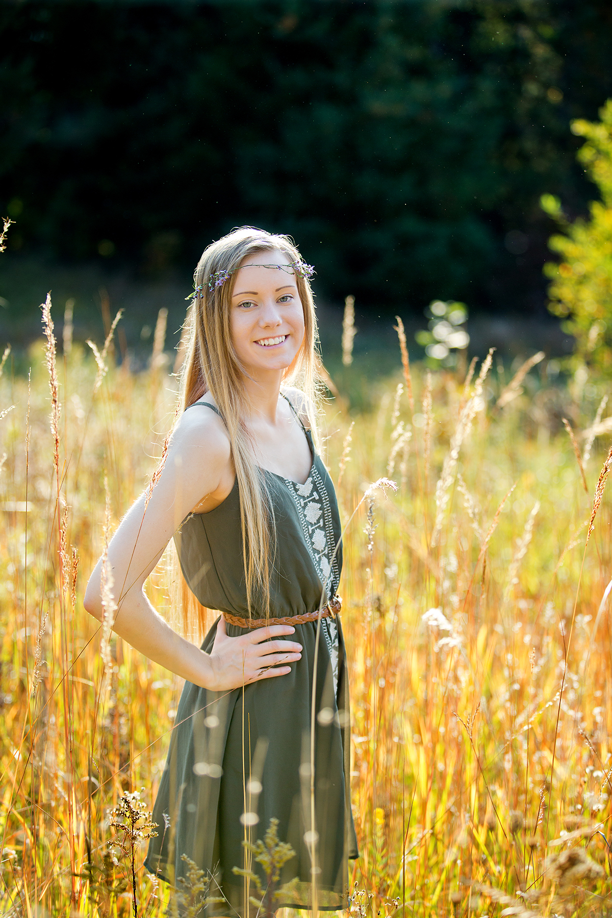 Grassy Field Senior PHotos Minnesota