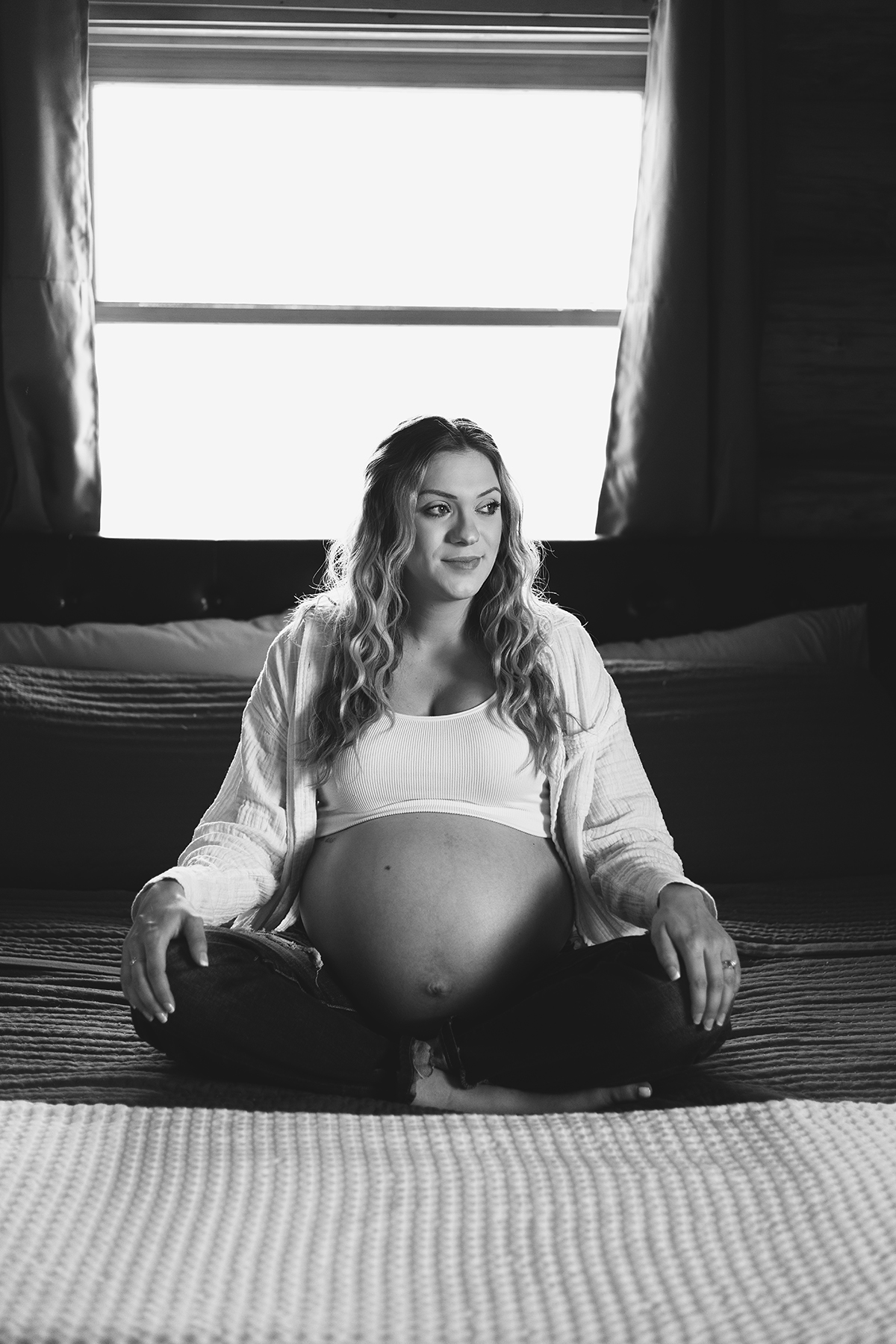 black & white maternity portraits