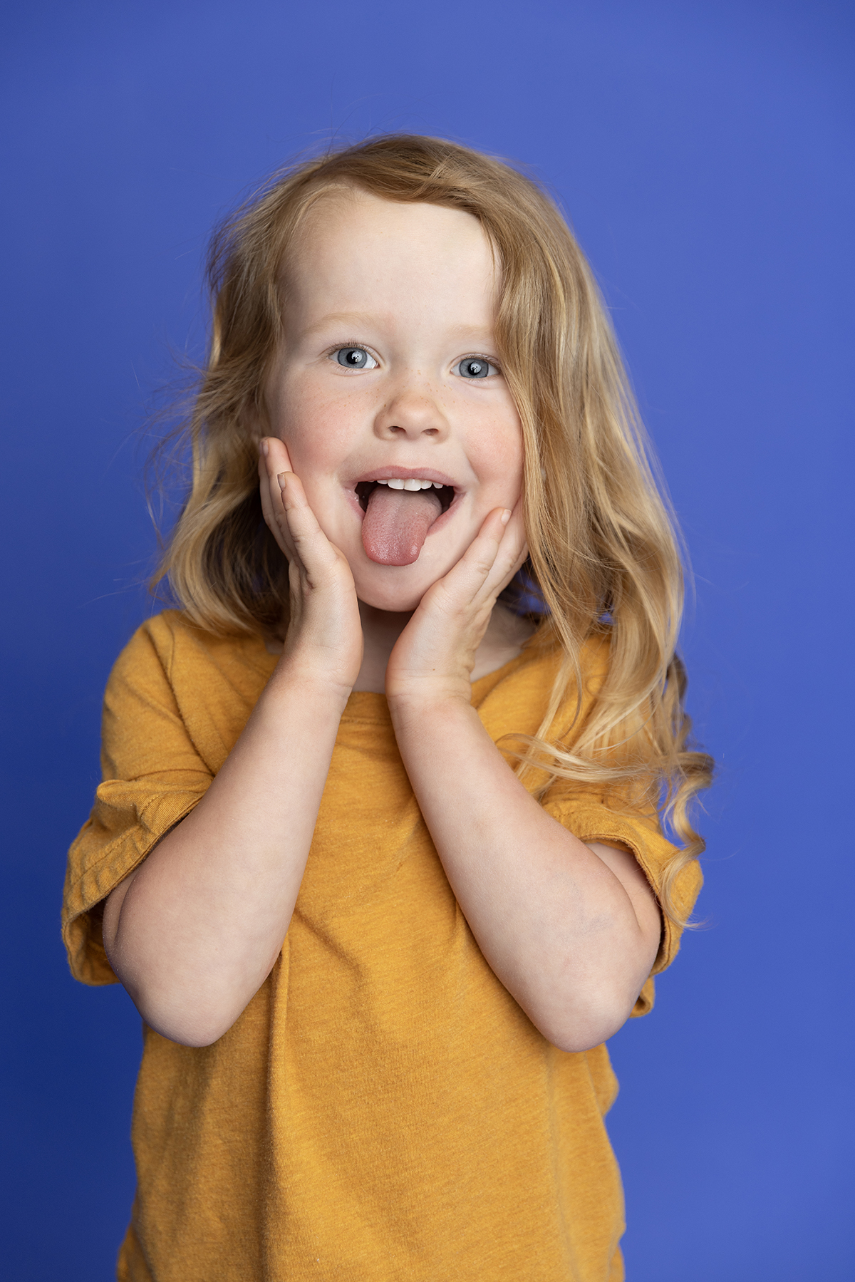 blue backdrop kids portraits
