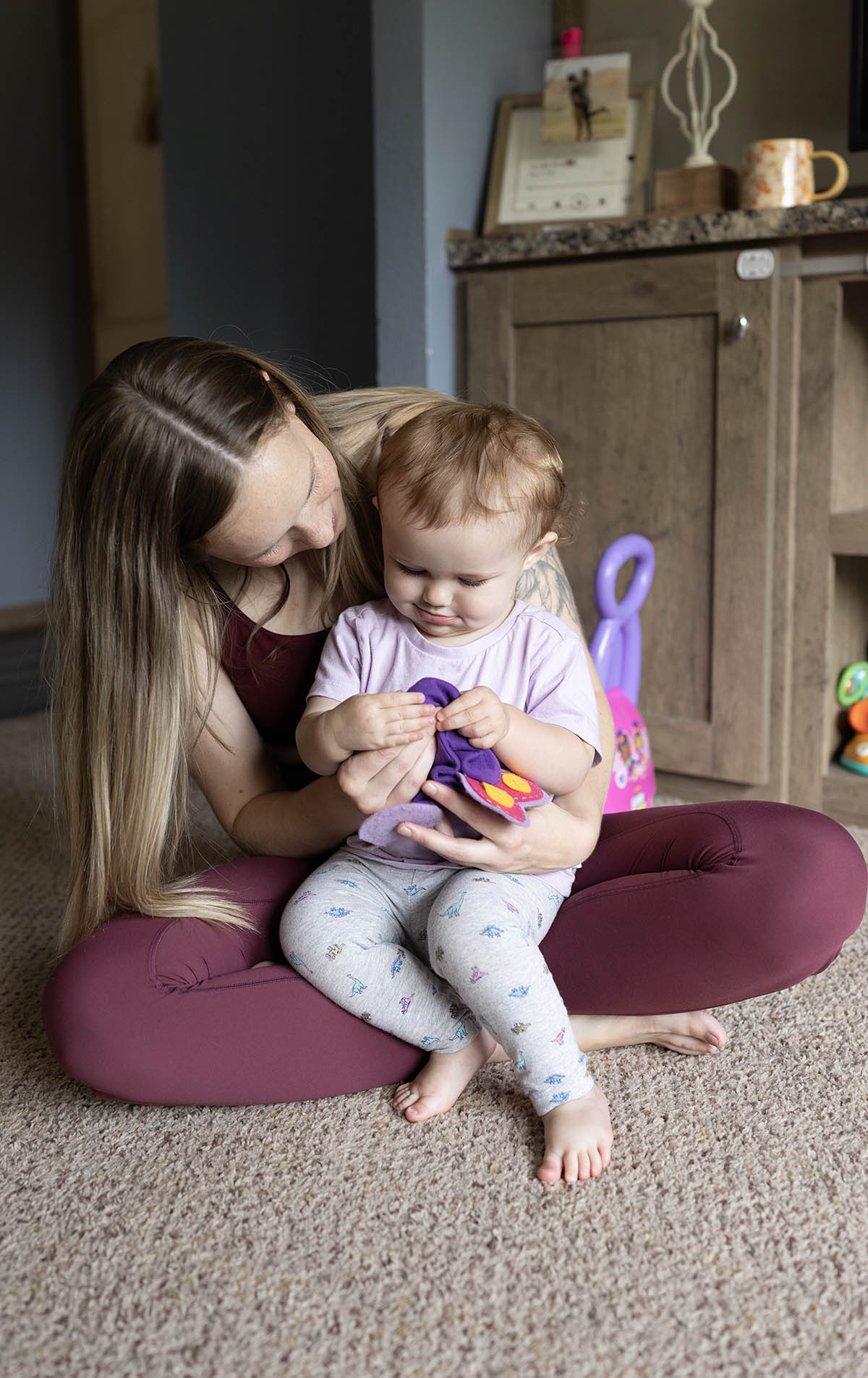 snuggles with mom at a wayzata home lifestyle session